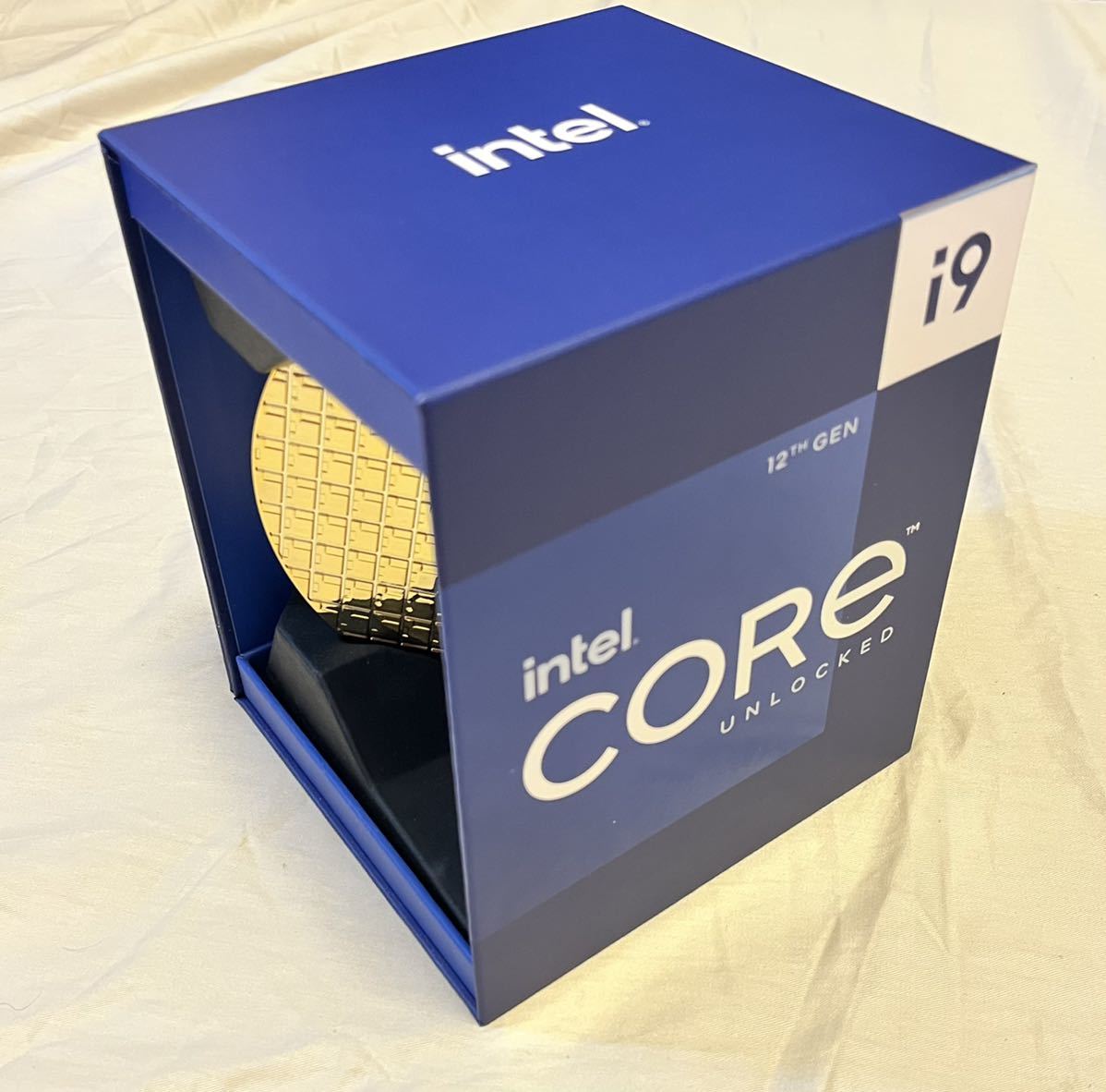 【箱のみ】Intel Corei9 プロセッサー 12900K 3.2GHz（ 最大 5.2GHz ） 第12世代 LGA 1700 _画像1