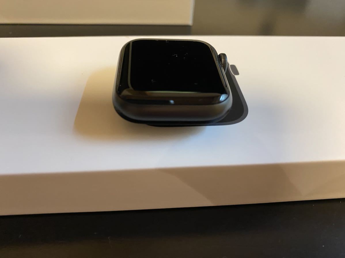 美品:バッテリー100%】Apple Watch SE(GPSモデル)-40mmスペースグレイ