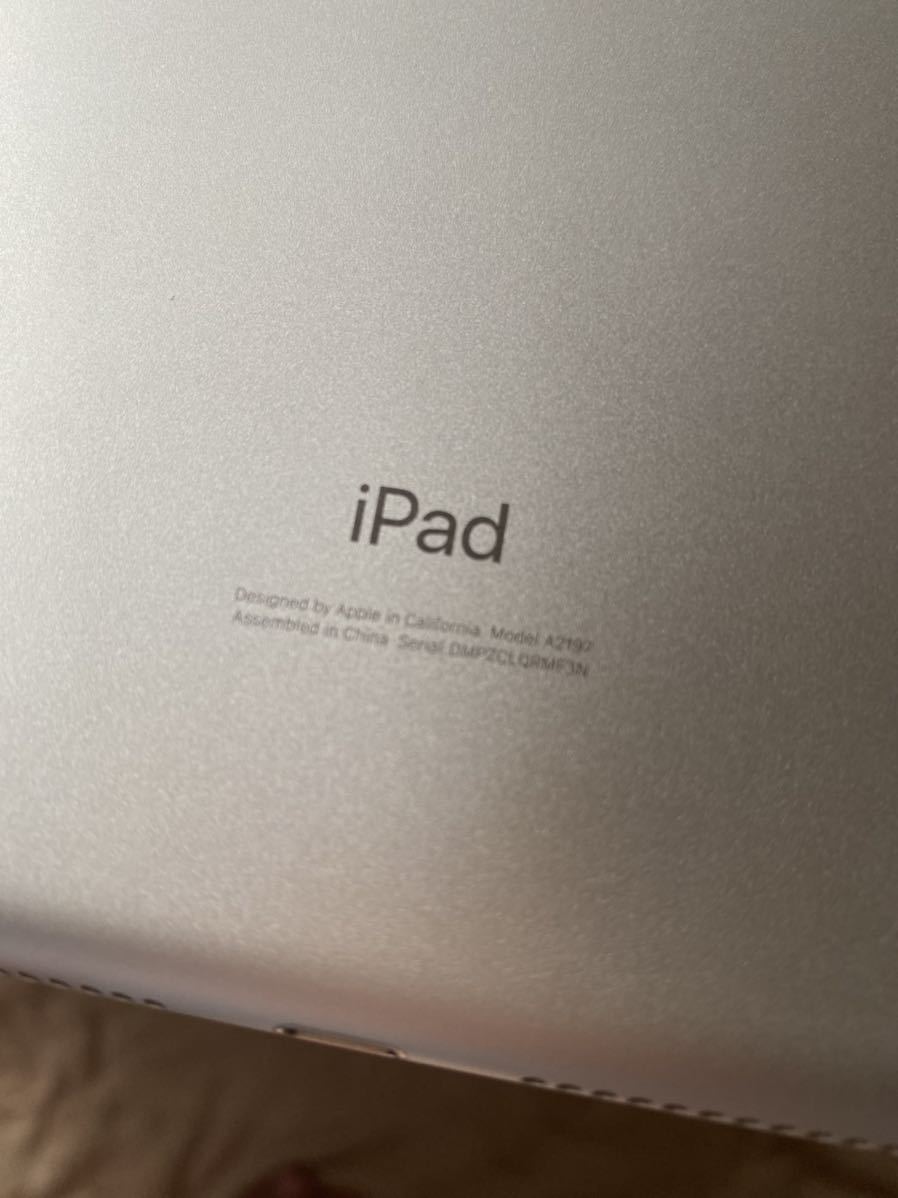 Apple iPad WiFiモデル スペースグレイ 32GB (第七世代) Apple iPad WiFiモデル スペースグレイ 32GB (第七世代)