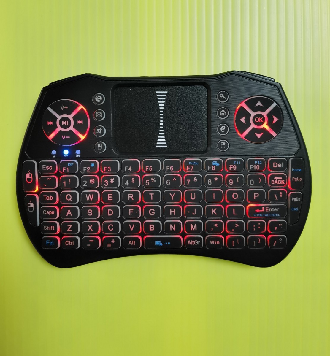 贅沢屋の タッチパッド付きワイヤレスミニキーボード USBドングル