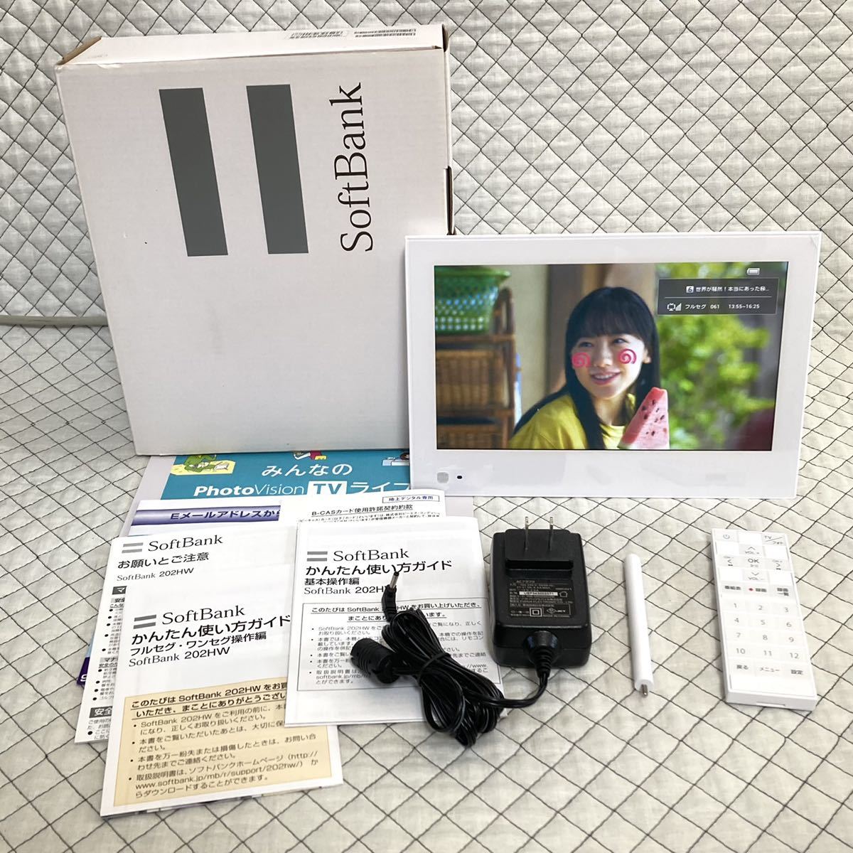 【美品】【圏外表示無】SoftBank PhotoVisionTV 202HW 地デジ防水テレビ 全画面化&圏外表示改造済 ワンセグ フルセグ お風呂車中泊災害用W3