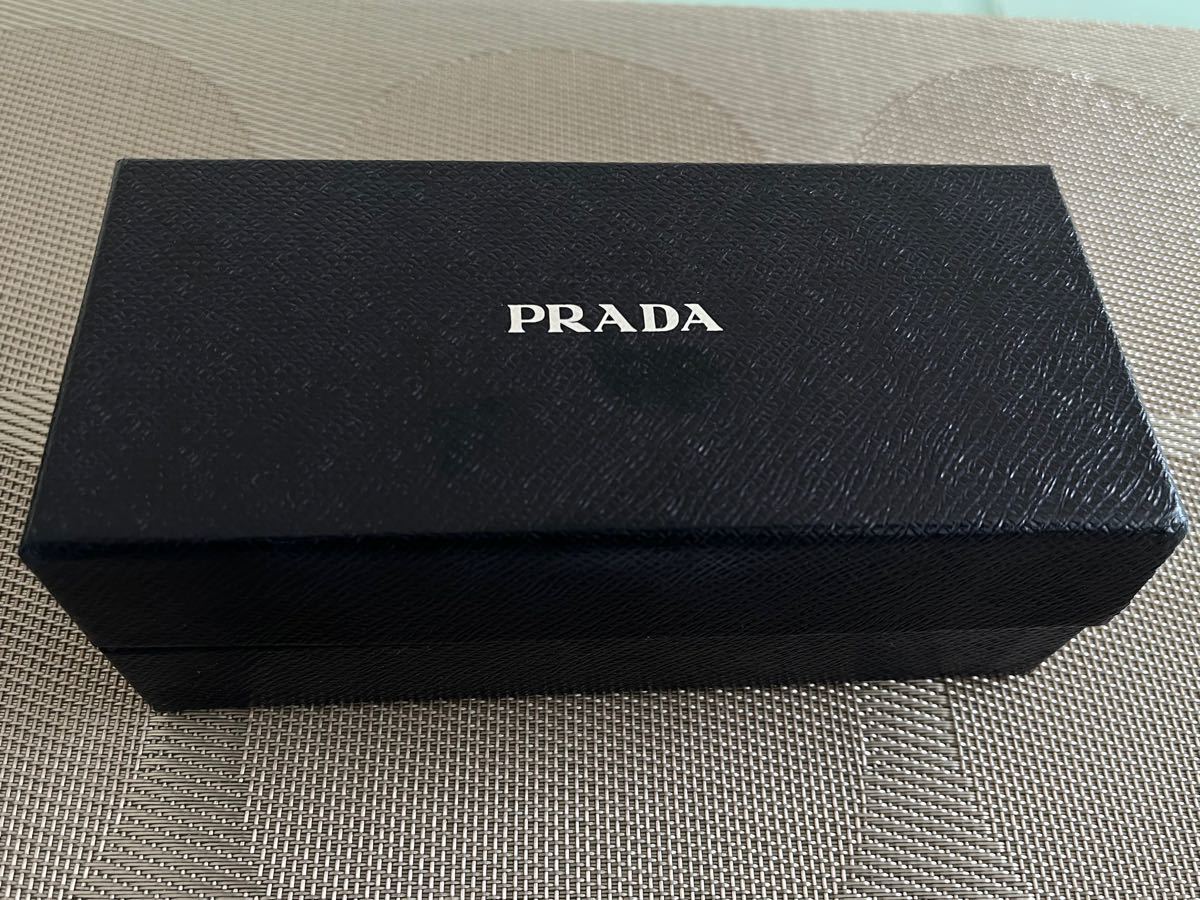 PRADA】 サングラス 白 メガネ幅約14cm サングラス ケース共に PRADA】 サングラス 白 メガネ幅約14cm サングラス ケース共に