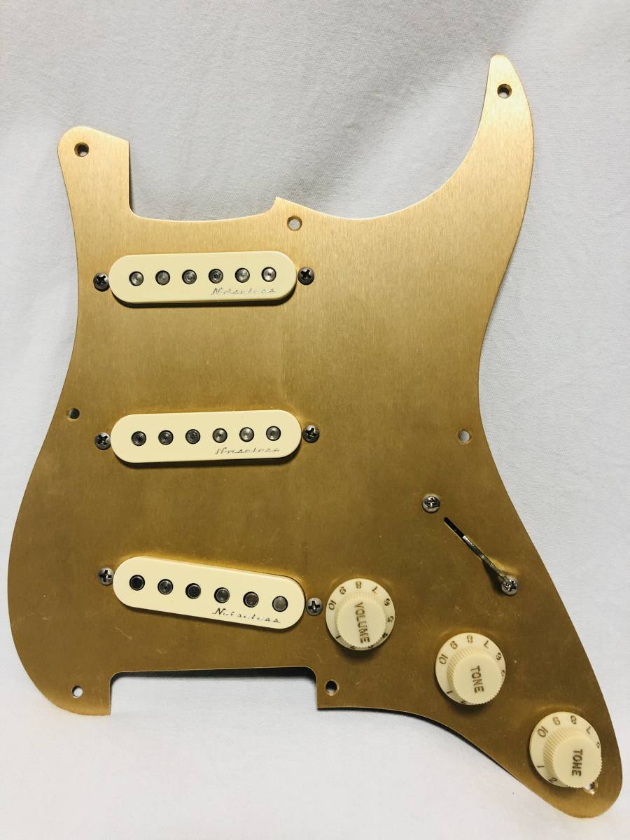 Fender Hot Noiseless Pickup Gold Anodized Pickguard Fender Hot Noiseless Pickup Gold Anodized Pickguard