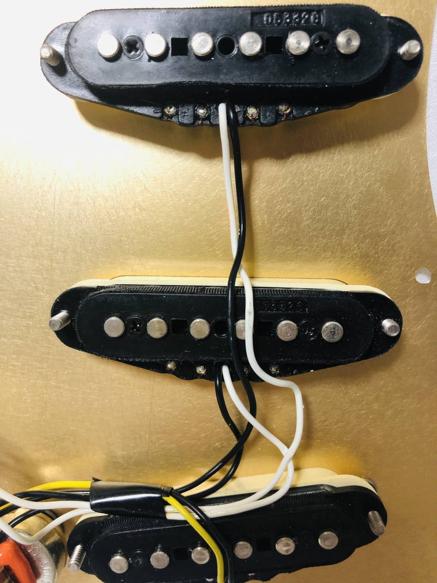 Fender Hot Noiseless Pickup Gold Anodized Pickguard Fender Hot Noiseless Pickup Gold Anodized Pickguard
