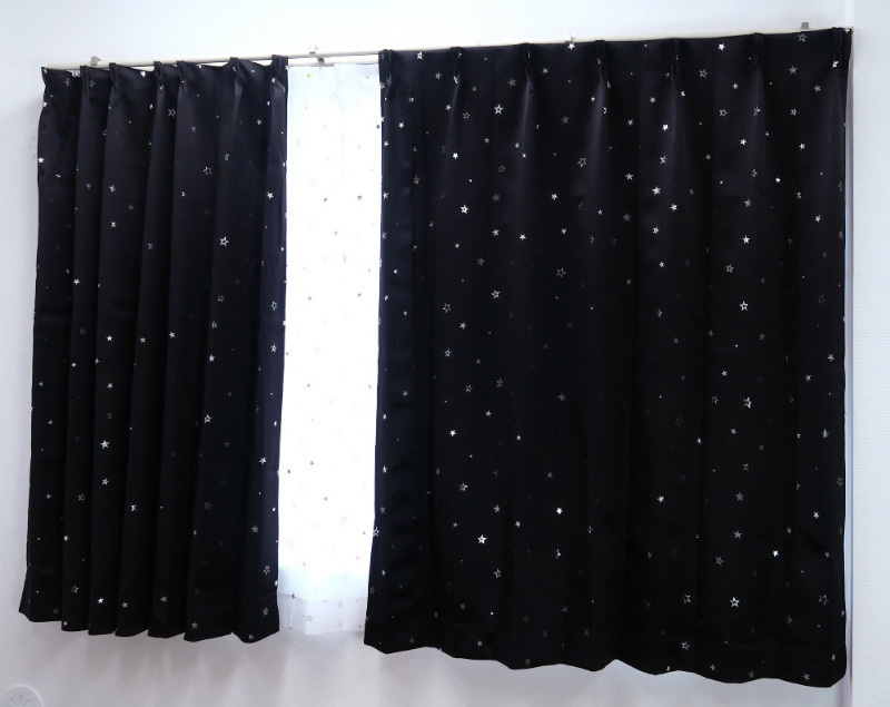 カーテン 4枚セット かわいい 星柄 ブラック 遮光カーテン（遮光1級）幅100cm×丈90cm2枚＋星柄レースカーテン幅100cm×丈88cm2枚_画像2