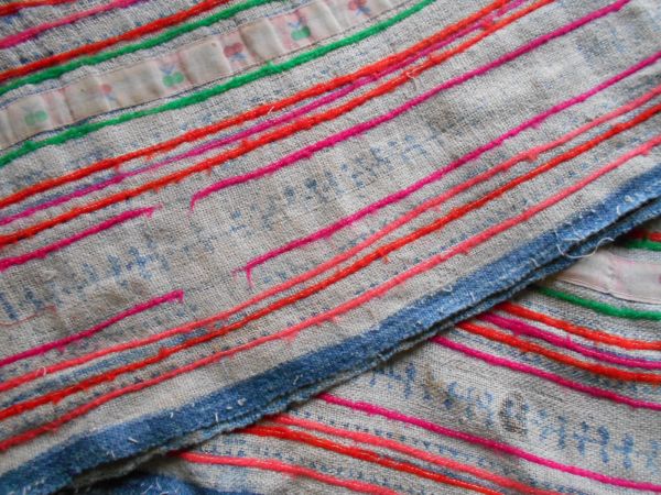 手織麻布反物NO.28　 L32 xW360 cm 　HEMPぬの　ラオスモン族hmong　藍染め　ロウケツ染め　batik_画像2