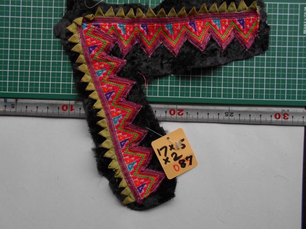 手刺繍布はぎれモン族Hmong　No.87.17 x15 cm　 山岳民族　ラオス　タイ　インドシナ　30-40年くらい前のもの 手芸材料_画像2