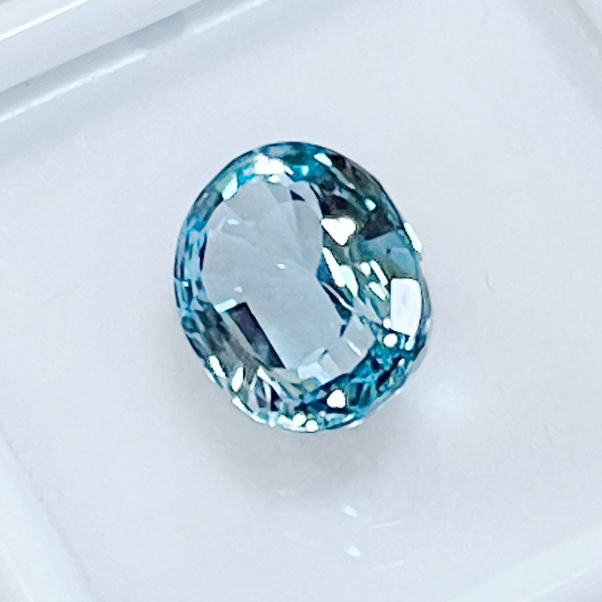 天然　スイスブルー　トパーズ　ルース　3.615ct　オーバルカット　裸石　宝石　綺麗_画像4