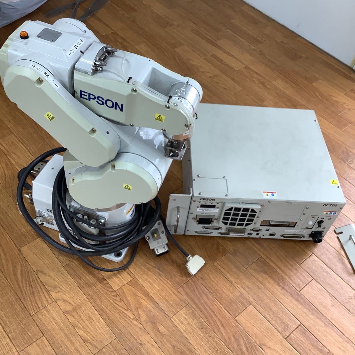 EPSON ロボットC4- A601S ロボットコントローラーRC 700