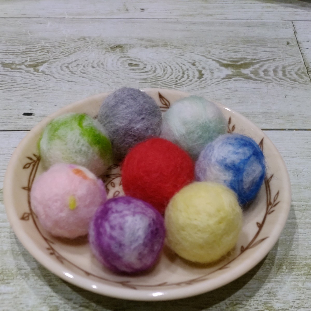 羊毛フェルトボール 8個セット 鈴入りmix 猫 おもちゃ ハンドメイド