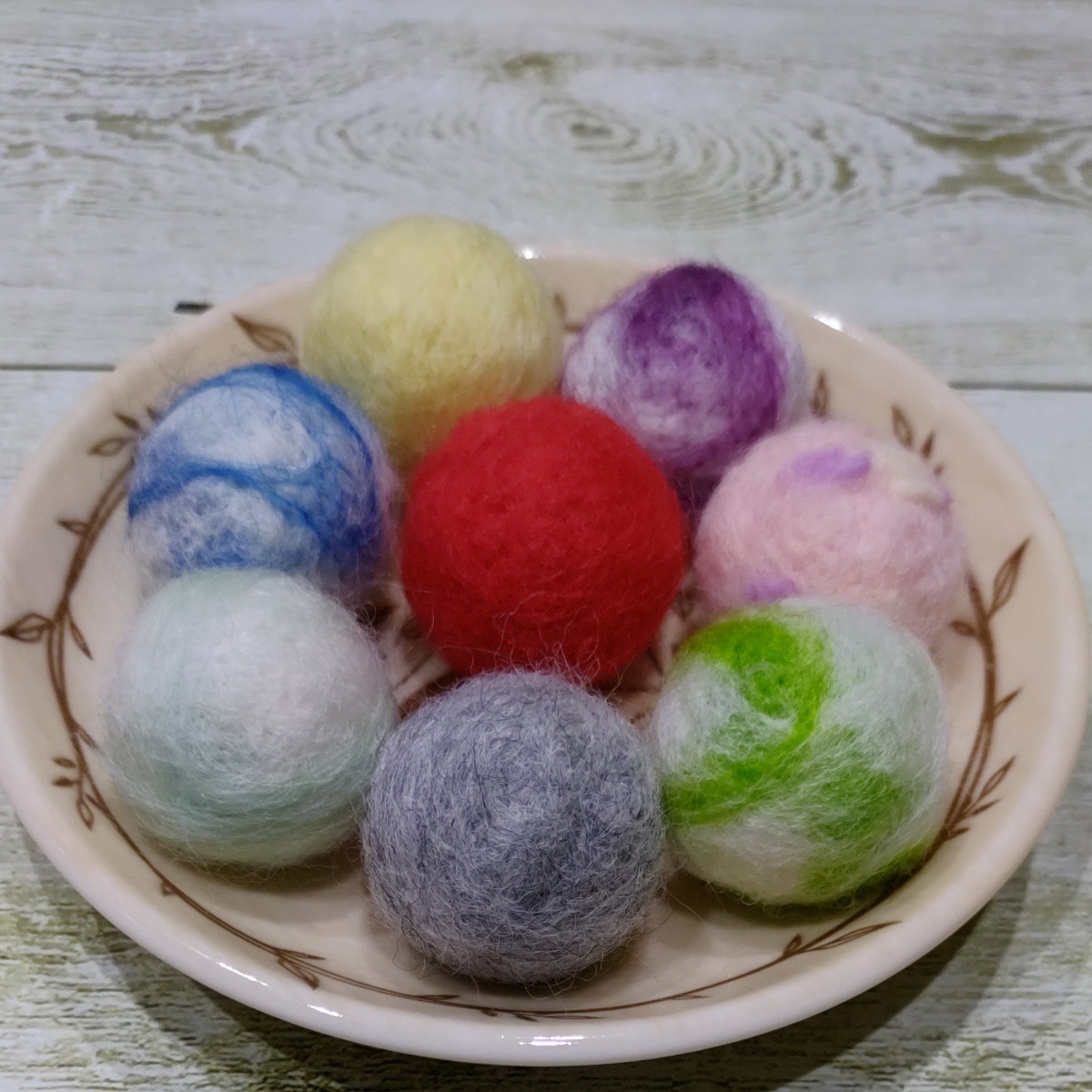 羊毛フェルトボール 8個セット 鈴入りmix 猫 おもちゃ ハンドメイド