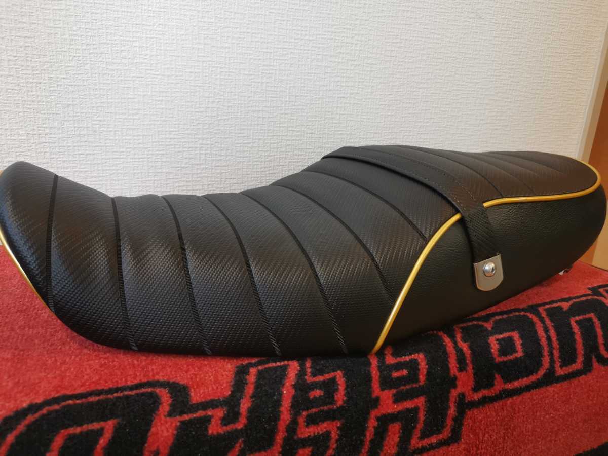 Z900RS コンプリートシート 座面カーボン/サイドブラック Z900RS コンプリートシート 座面カーボン/サイドブラック