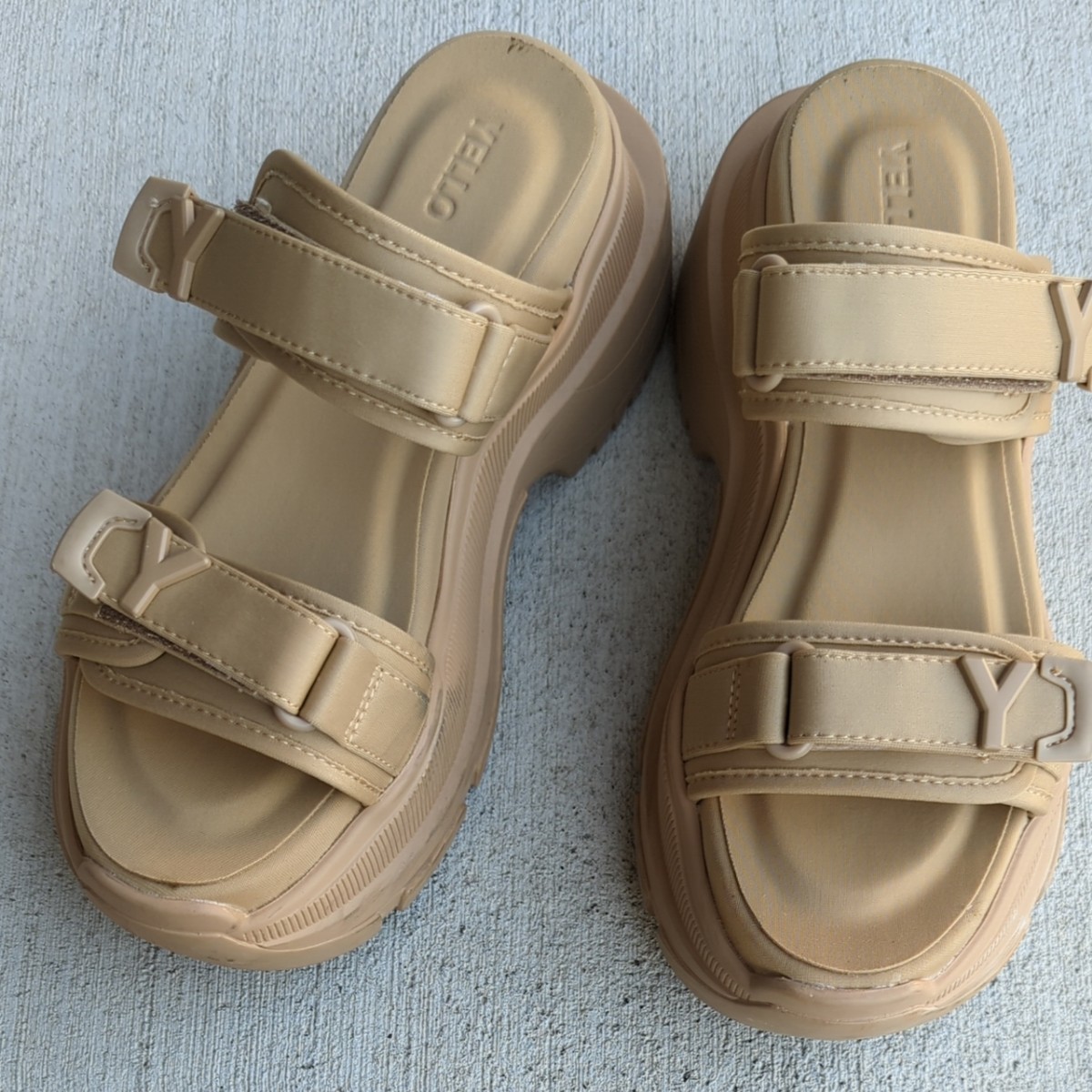 サンダルYELLO Mサイズ - ruizvillandiego.com