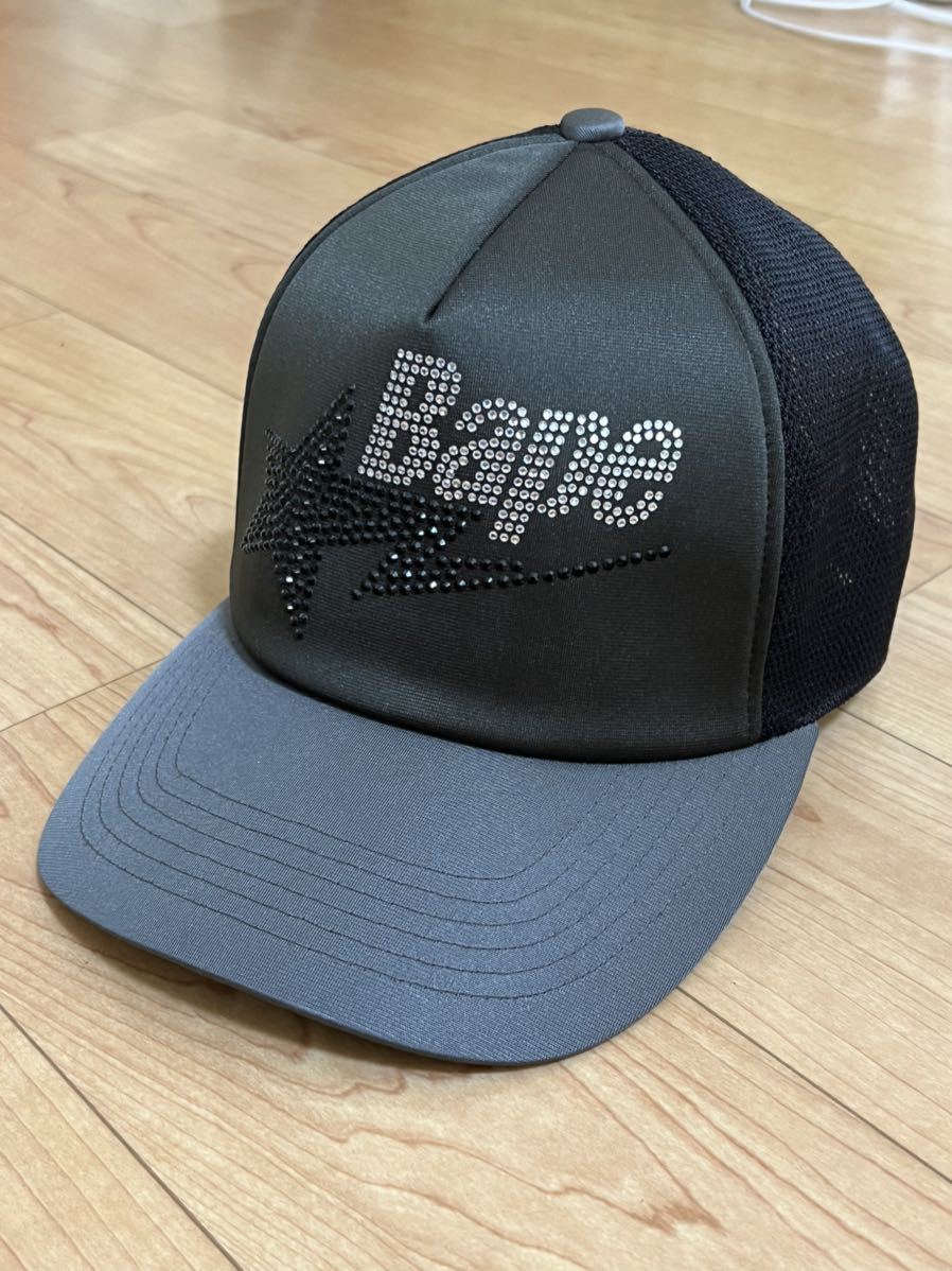 高い素材】 kissロゴ BAPE エイプ ラインストーン メッシュキャップ