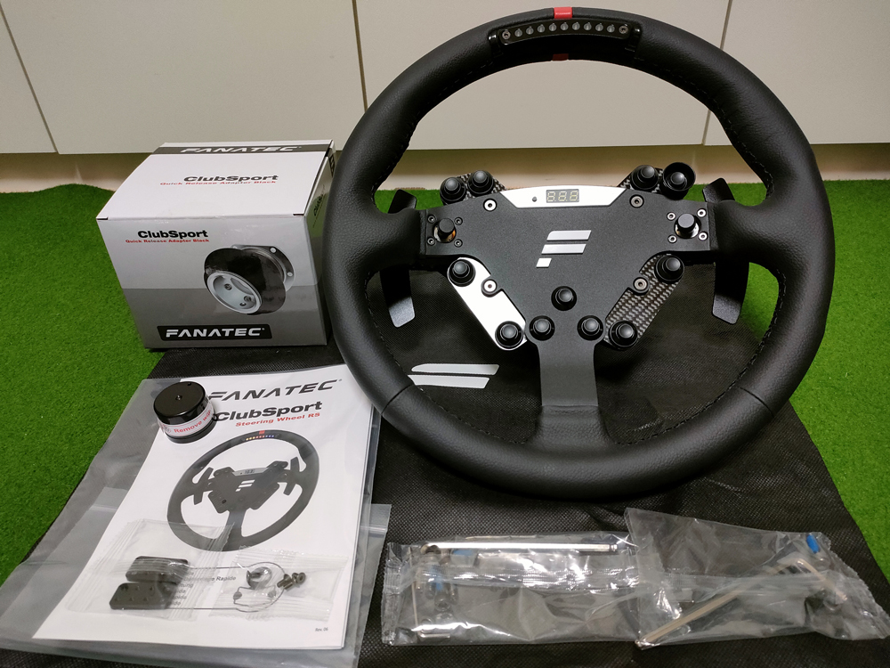 同様 22年8月購入 国内正規品 FANATEC ClubSport Steering Wheel RS 