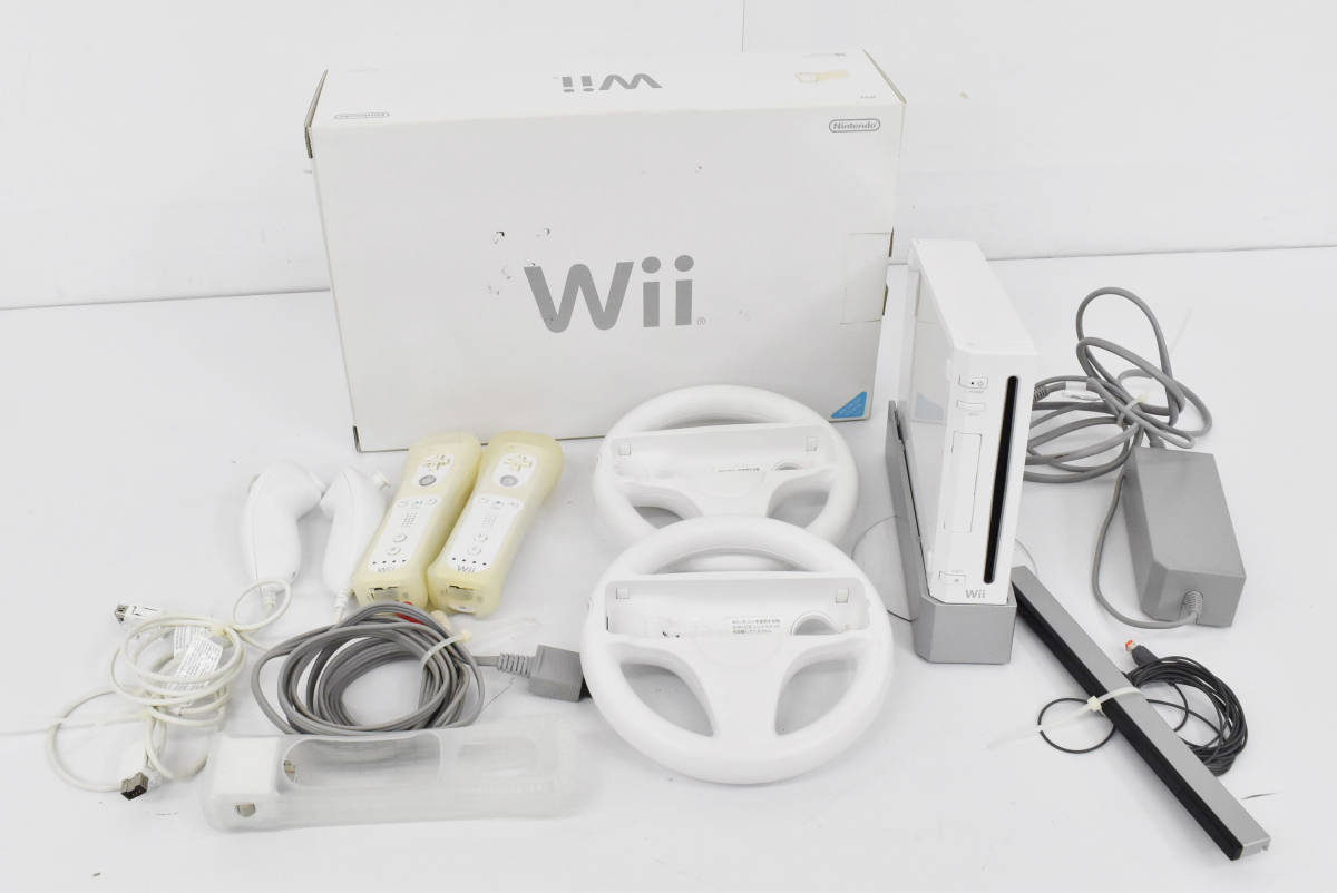 236【USED/通電確認済み】Wii 本体+ゲームソフト 5本 リモコン ジョイコン ハンドルコントローラー _画像2