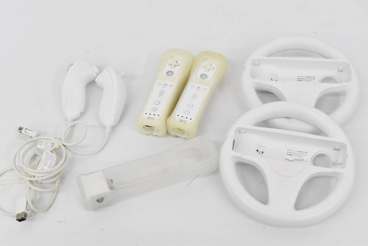 236【USED/通電確認済み】Wii 本体+ゲームソフト 5本 リモコン ジョイコン ハンドルコントローラー _画像3