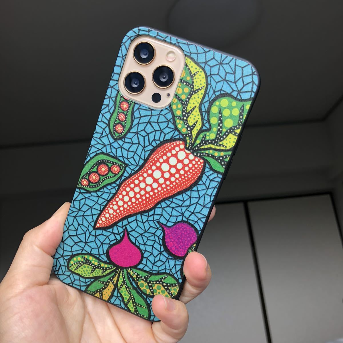 Yahoo!オークション - 草間彌生 iPhone 12/12Proケース