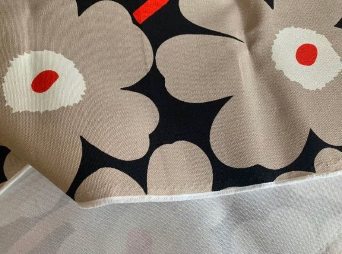 新品★marimekko はぎれ　キャンバス生地　ピエニウニッコ　ベージュ　朱色　ブラック　pieni unikko 花柄　帆布