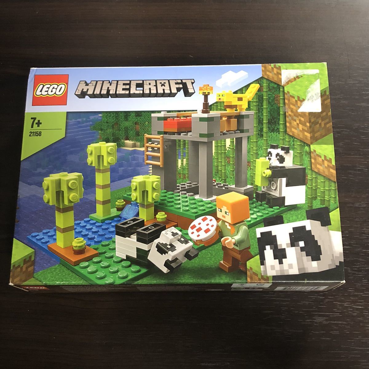 【未開封】箱少し潰れ有 LEGO レゴ Minecraft マインクラフト パンダ保育園 21158 未使用品 人気 ブロック おもちゃ 7+_画像1