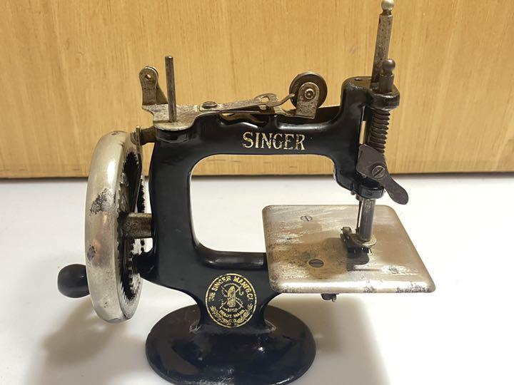 USED antique Vintage SINGER singer toy sewing machine 