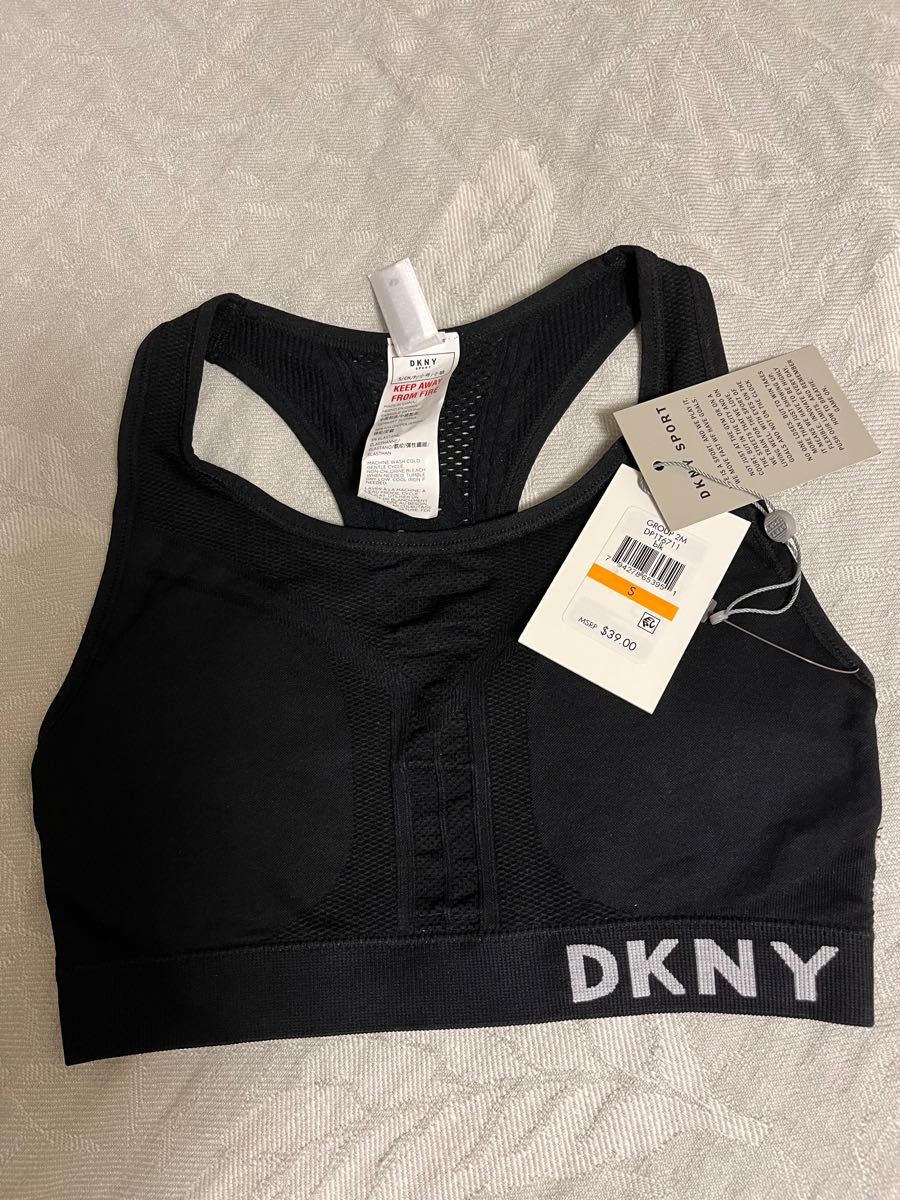 DKNY スポーツウェア  スポーツブラ＋レギンス 上下セット 新品　日本未入荷