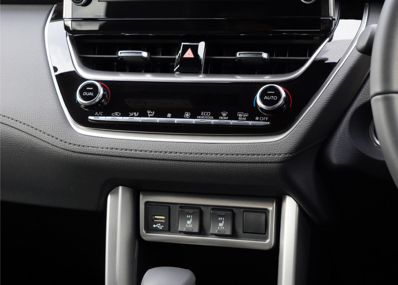 アウトレット品 トヨタ 新型 カローラクロス エアコンボタンパネル上側 ＆ シートヒータボタン周り インテリアパネル 2P_画像8