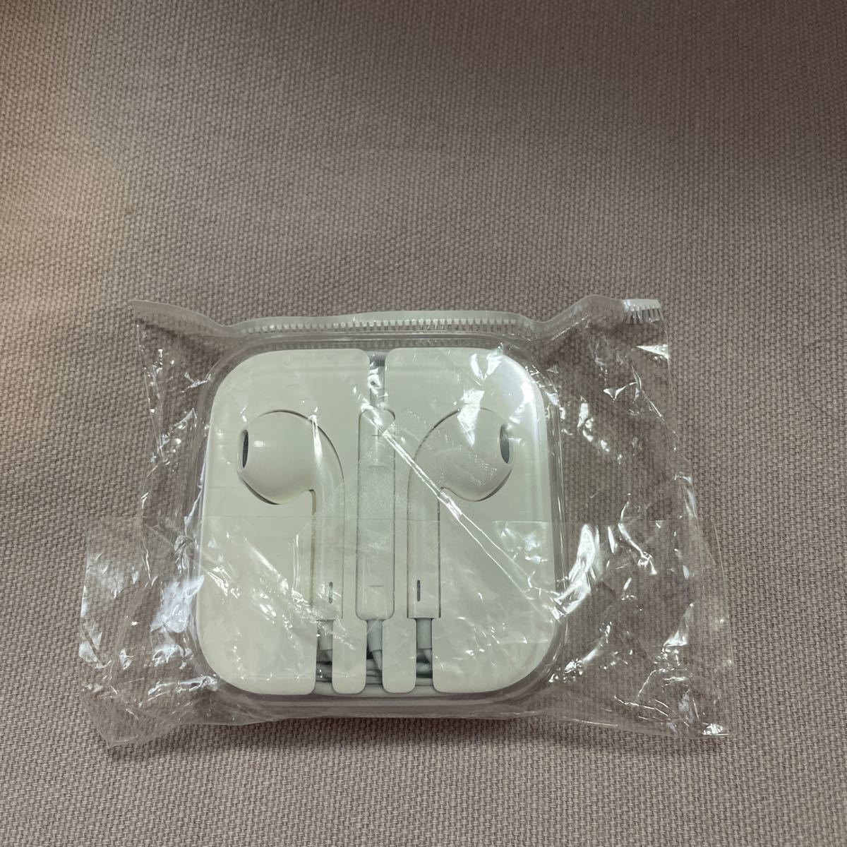 新品未開封品 Apple純正品 イヤホン マイク付き ミニプラグ iPod iPhone iPad EarPods 3.5mm Headphone Plug MD827ZM/B MD827FE/A同等品_画像1