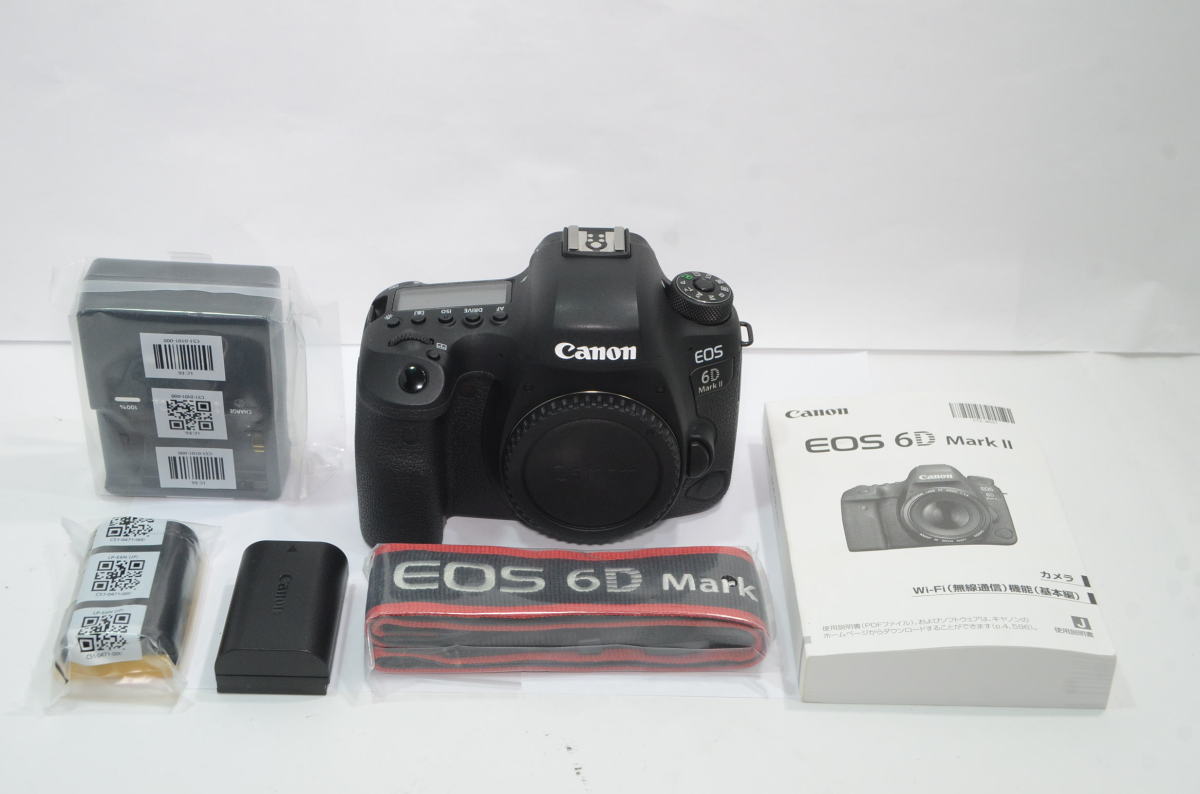 Canon EOS 6D MarkII ボディー バッテリー２本 ストラップ未使用 キヤノン デジタル一眼レフ [管YM416