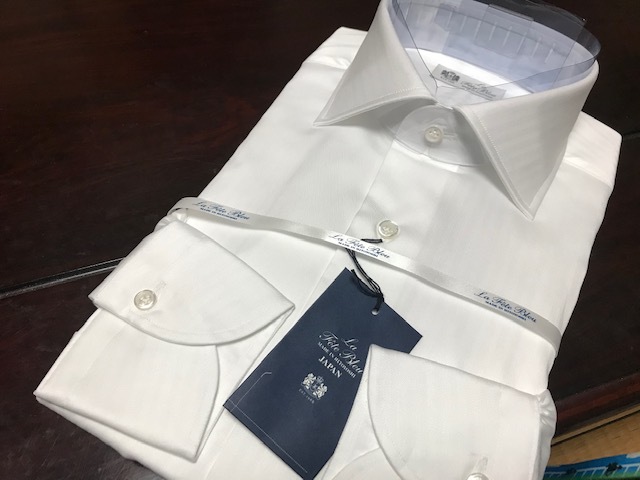 人気アイテム fete 2枚セット！La bleu ワイドスプレッドワイシャツ　M(38-81)　百貨店販売品　人吉産　送料無料地域あり 　白織柄 HITOYOSHI by Mサイズ