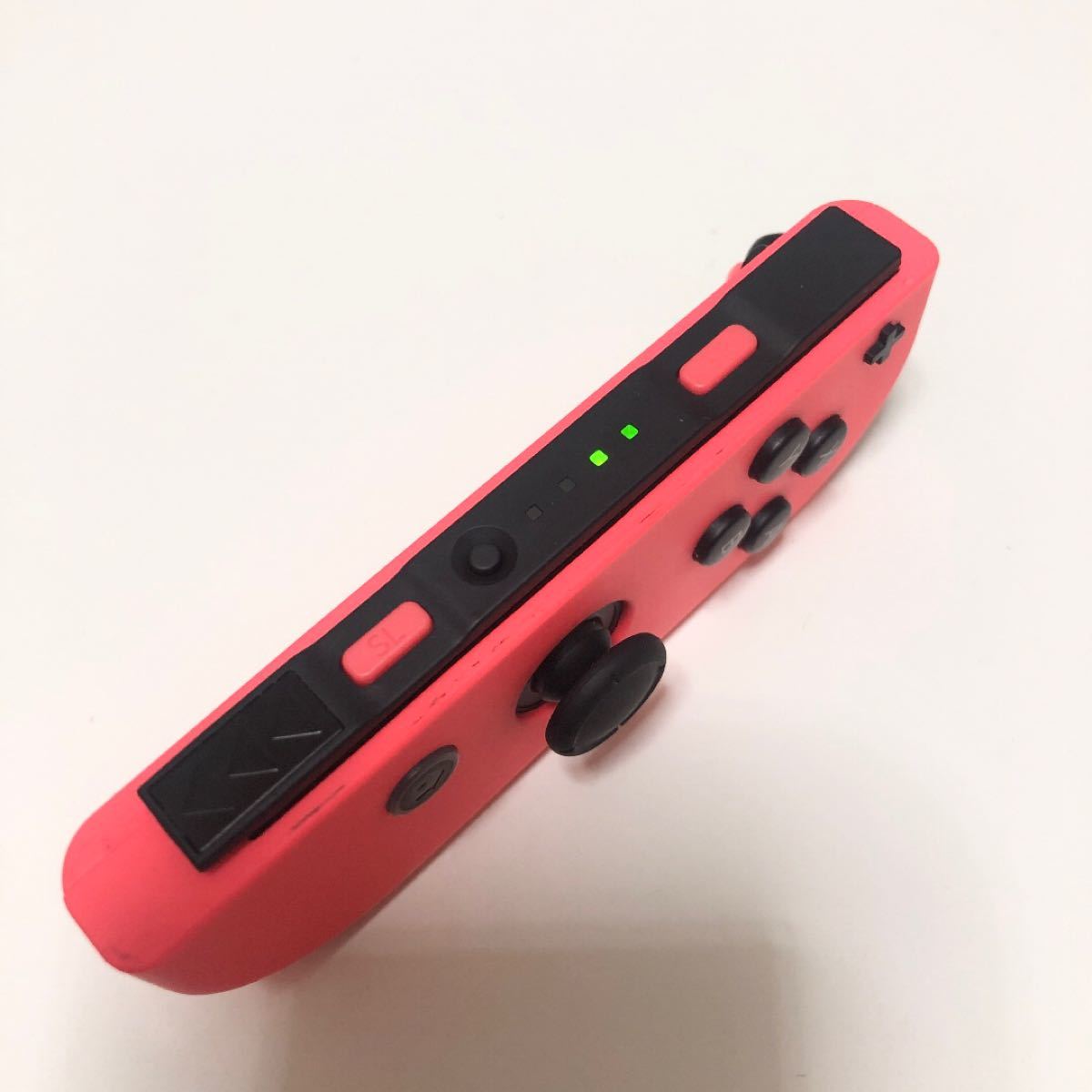 Nintendo Switch Joy-Con ネオンレッド 右 ニンテンドースイッチ ジョイコン コントローラー　任天堂