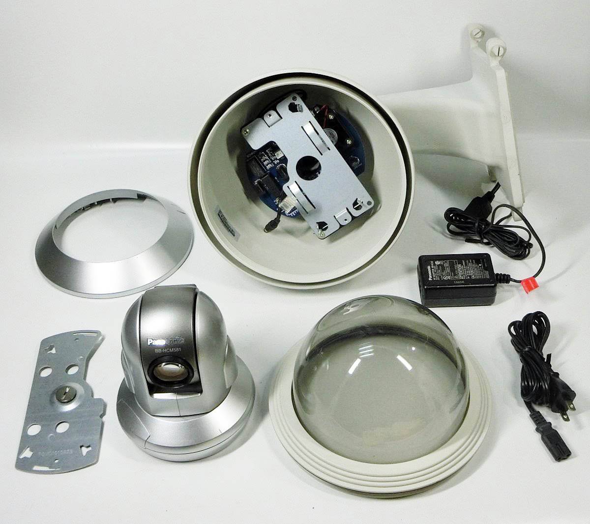 【あすつく】 B品 即決 Panasonic ネットワークカメラ BB-HCM581 屋外球体型カメラハウジング傷有 RT-W16DMFH ( PA381 ) 付 PoE 給電対応 映像良好 防犯カメラ 【あすつく】 B品 即決 Panasonic ネットワークカメラ BB-HCM581 屋外球体型カメラハウジング傷有 RT-W16DMFH ( PA381 ) 付 PoE 給電対応 映像良好 防犯カメラ