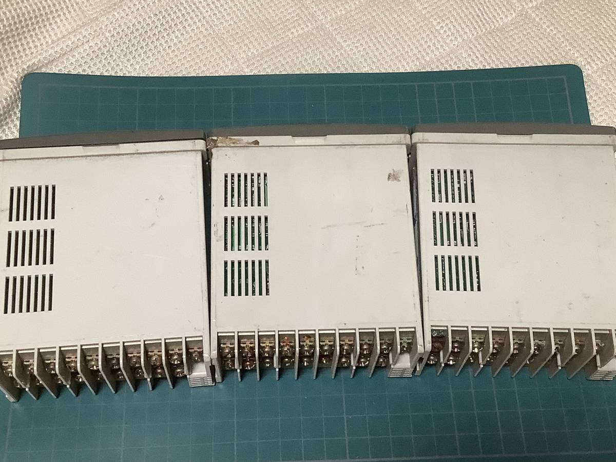 山武(アズビル)SDC20 C200DA006D1 デジタル指示調節計 3個 動作未確認 付属品なし_画像7