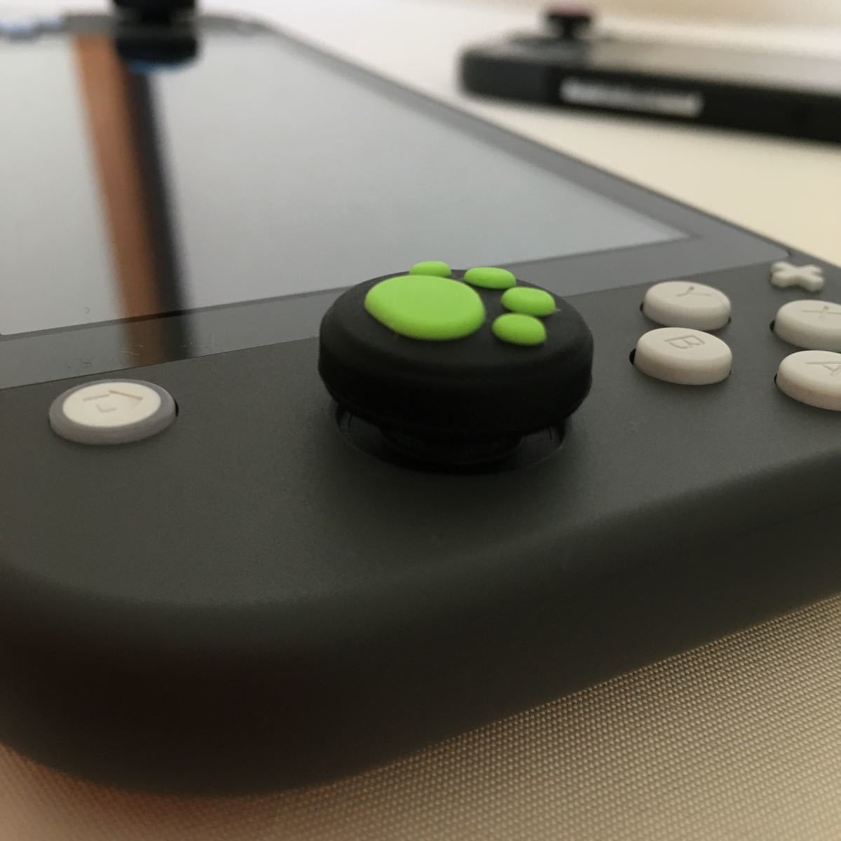 Nintendo Switch　ニンテンドー　スイッチ　ジョイコン　スティックカバー　肉球　【黒緑　2個セット】　ライト　有機EL