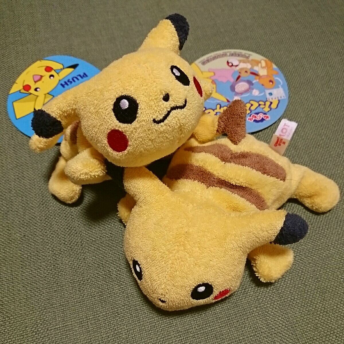     原文:TOMY ぬいぐるみ くたくたポケモン ピカチュウ1998 & US逆輸入品 ポケモンプラッシュ ピカチュウ 2001(美品)