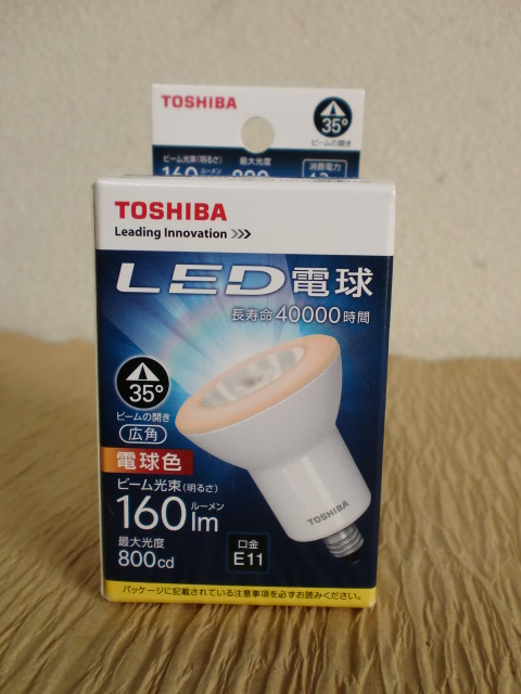 東芝LED電球　ハロゲン電球形　ビーム光束160ルーメン　電球色　E11口金　未使用品_画像1