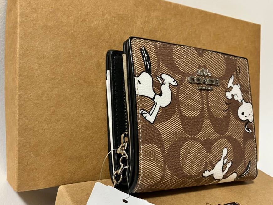 COACH コーチ 財布　二つ折り財布　peanutsコラボ