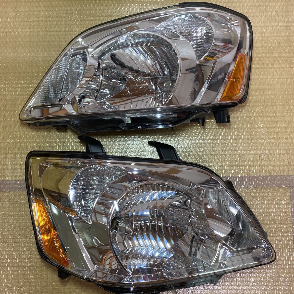 美品 AZR60 後期 ノア 純正 HID ヘッドライト 左右SET