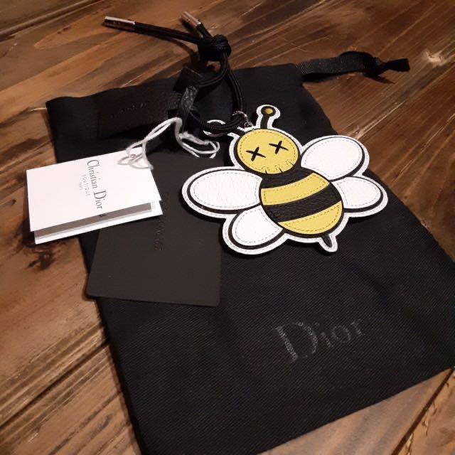 値下げ25日まで 送料無料 DIOR HOMME KAWS BEE CHARM KEYCHAIN 値下げ25日まで 送料無料 DIOR HOMME KAWS BEE CHARM KEYCHAIN