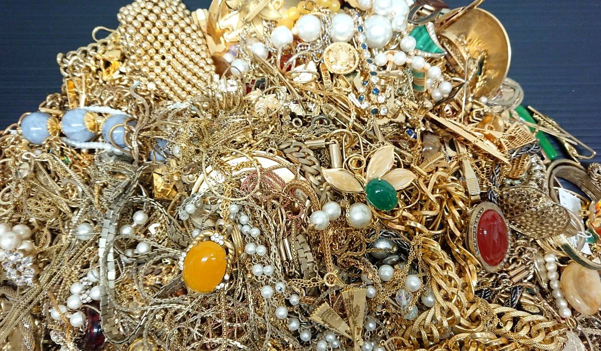大量/重量8.6kg【アクセサリーまとめ】ゴールド/金具/ジャンク