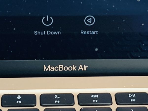 美品 Apple アップル Mac Book Air 2020 M1チップ搭載 13インチ 8GB