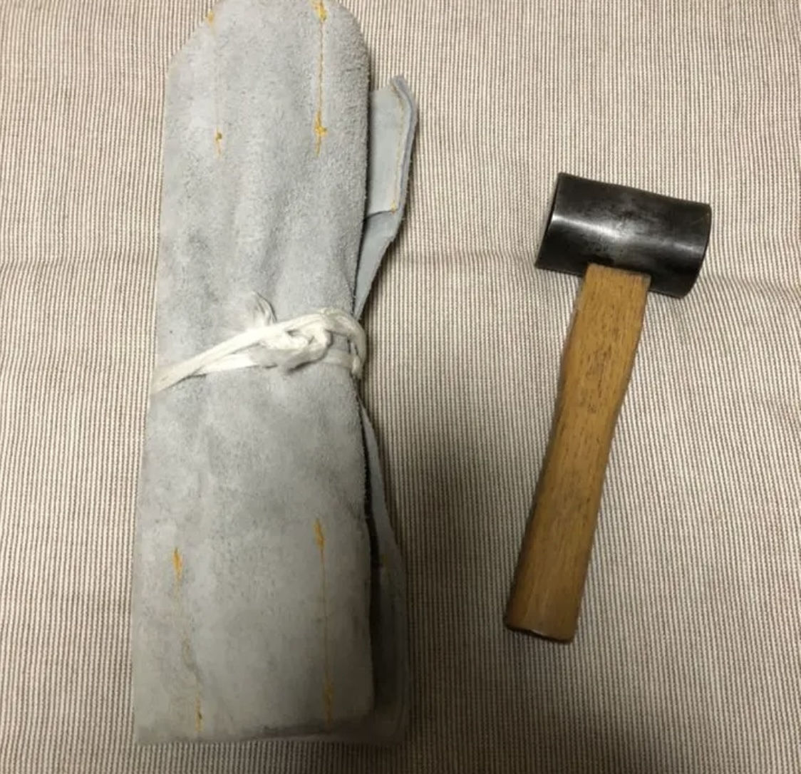 即決 仏像 木彫鑿 玄翁 道具一式 彫刻刀 仏師 丸鑿 鑿袋 彫台 即決 仏像 木彫鑿 玄翁 道具一式 彫刻刀 仏師 丸鑿 鑿袋 彫台