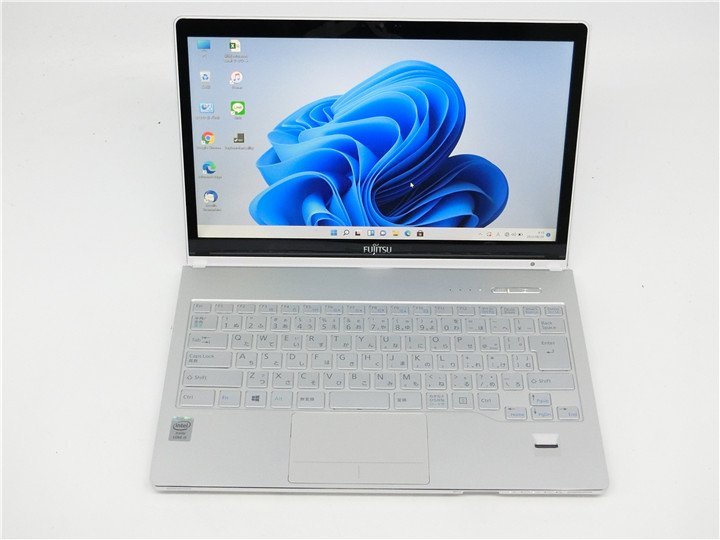 カメラ内蔵/13.3型//ノートPC/Win11/2560x1440 2K 新品SSD256/8GB/4