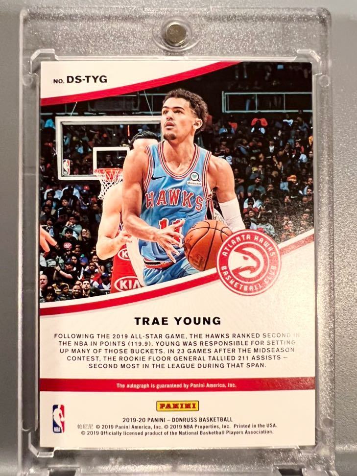 激レア/99枚限定 Auto 19 Panini Dominators Trae Young トレイ・ヤング NBA 直筆 サイン Hawks ホークス ユニフォーム バスケ All-star_画像2