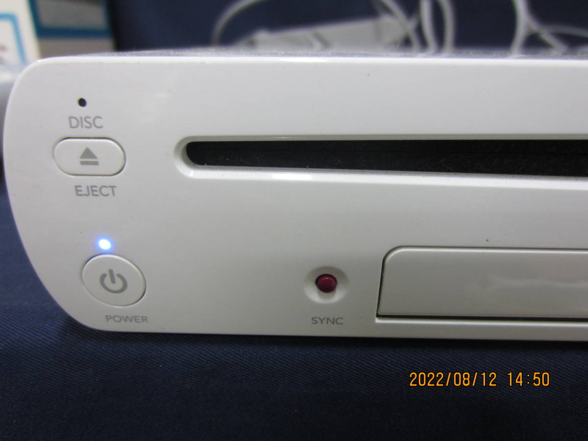 【M097】Nintendo　任天堂　箱付　Wii U　WUP-101　32G　本体　ホワイト　ゲームパッド　WUP-010　リモコンプラス　通電確認済み_画像2