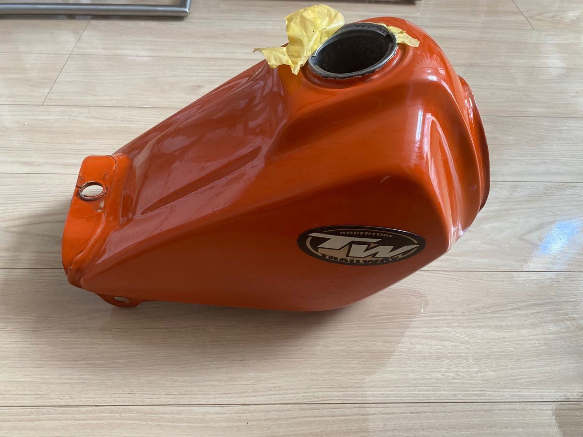 2024福袋】 くっくママさま専用 TW200 純正タンク TW225 2024福袋】 くっくママさま専用 TW200 純正タンク TW225