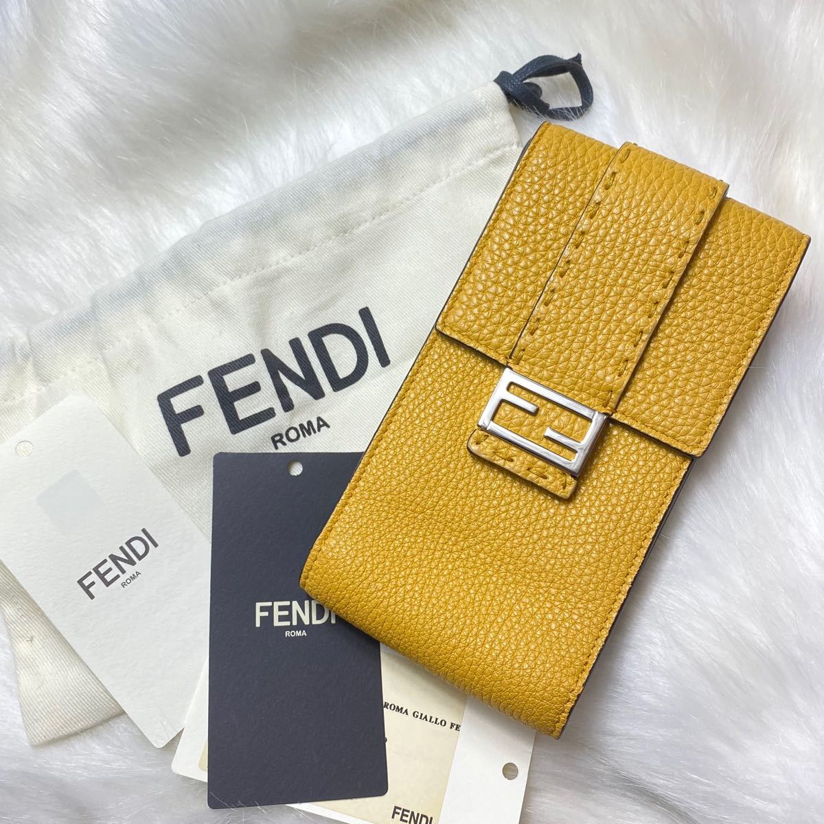 最高級レザー】定価10万 FENDI フェンディ フォンケース スマホケース