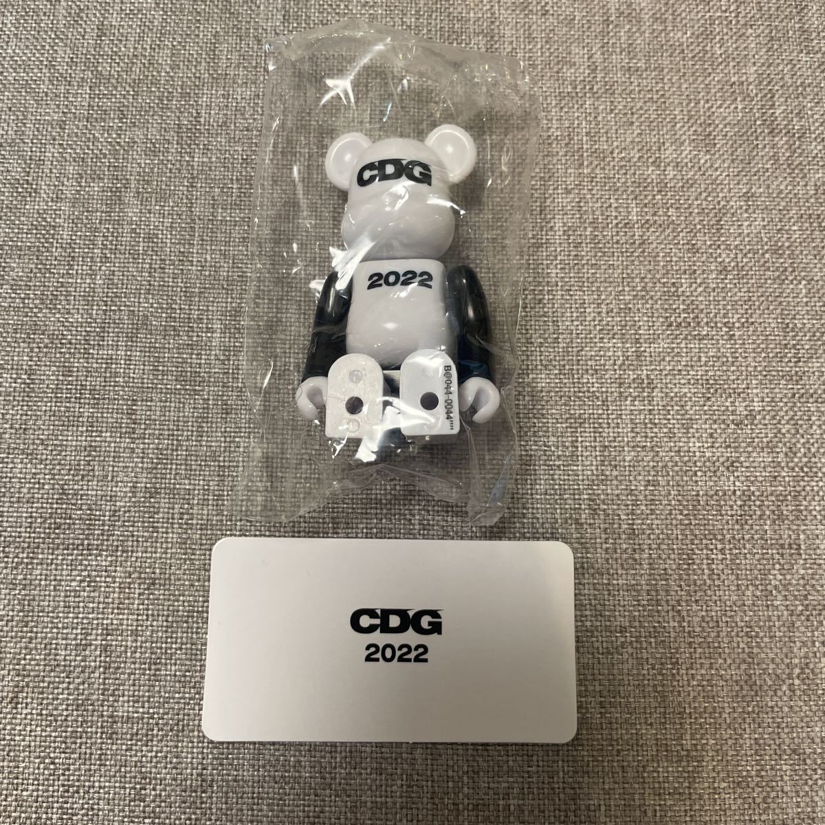 シークレット　CDG コムデギャルソン　ベアブリック シリーズ44 100% 未開封　メディコムトイ BE@RBRICK