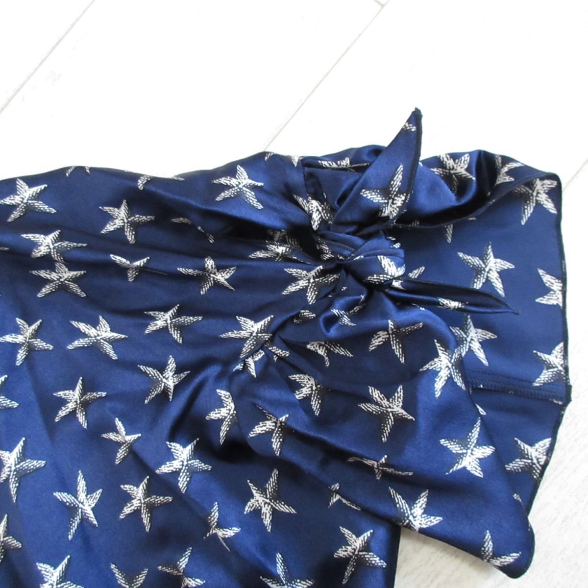 美品 YVES SAINT LAURENT イヴサンローラン ヒトデ柄 シルク100