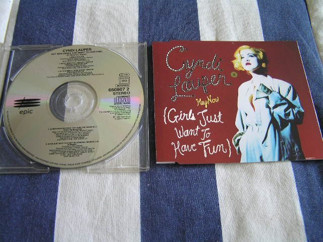 【JR28】 CDS 《Cyndi Lauper / シンディー・ローパー》Hey Now - Girls Just Want To Have Fun_画像1